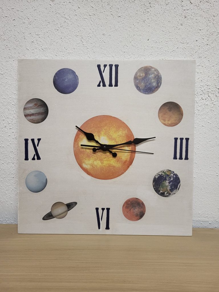 Horloge artisanale système solaire faite main - L'art de décorer
