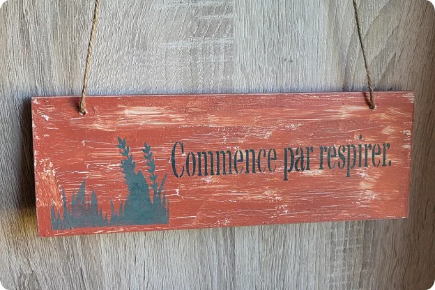 Pancarte zen bois faite main "Commence par respirer" - L'art de décorer