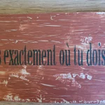 Détail pancarte zen bois faite main - L'art de décorer
