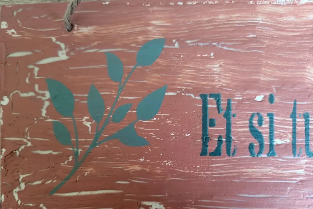 Detail de la pancarte en bois inspirante premiere partie