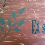 Detail de la pancarte en bois inspirante premiere partie