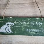 Pancarte bois "Tu n'as rien à prouver ici" Motif vague, ton fougère - L'art de décorer