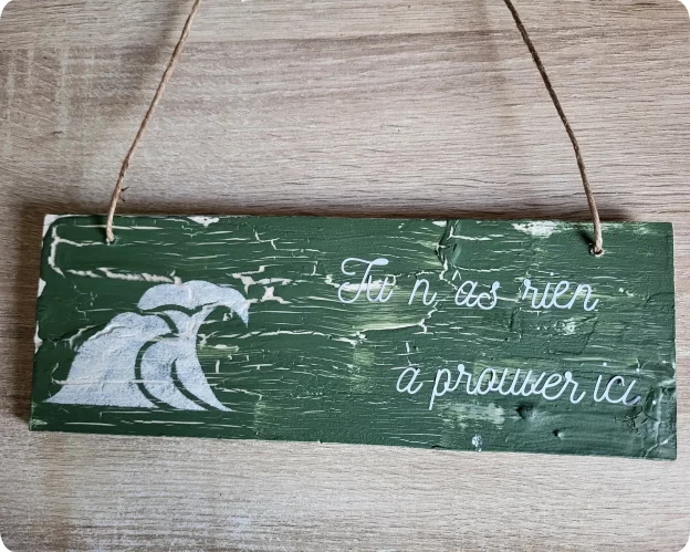 Pancarte bois "Tu n'as rien à prouver ici" Motif vague, ton fougère - L'art de décorer
