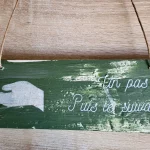 Pancarte bois "Un pas. Puis le suivant." Motif main ouverte, tons fougère - L'art de décorer